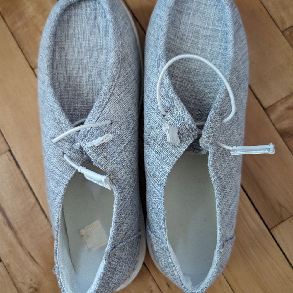 Casual shoes